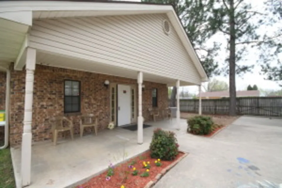 Harbor House - Fayetteville - featured