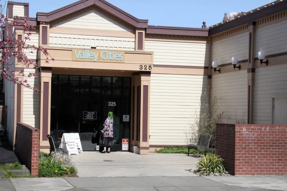 Valley Cities - Kent Clinic - exterior views