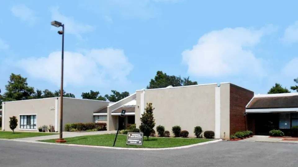 River Oaks Hospital - exterior views