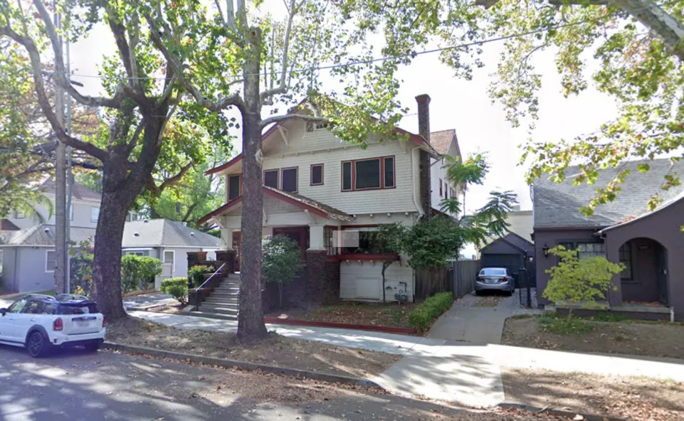 Sacramento Recovery House - exterior views